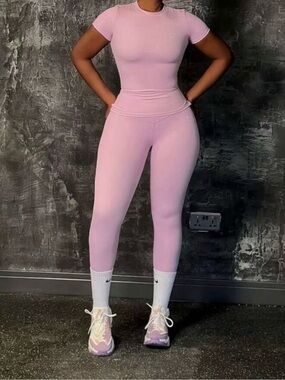 SHEIN Pink Seamless Short-Sleeve Activewear Set